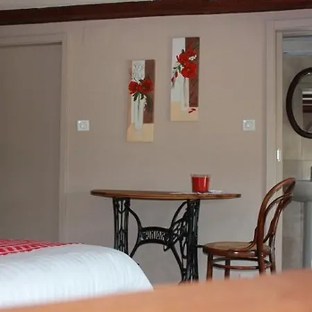 Pensión A L'ombre Du Verger 3*